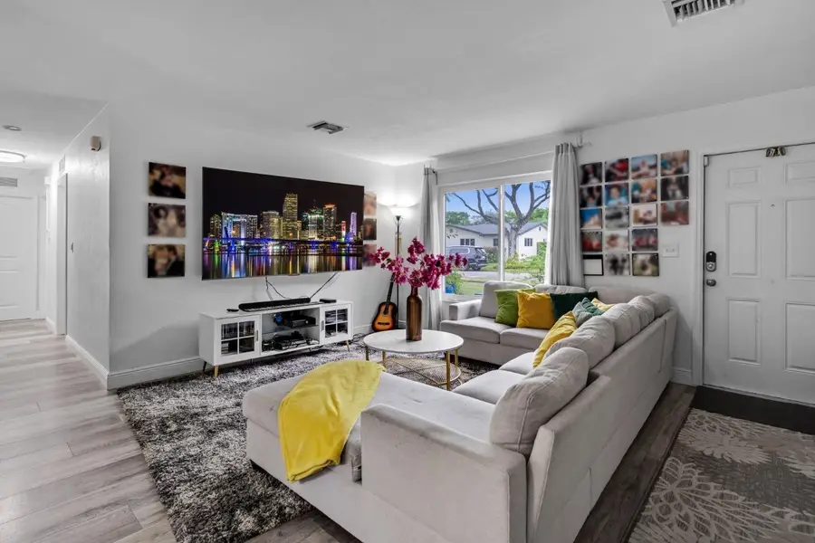 315 S 57th Avenue, Hollywood, FL 33023 - #3