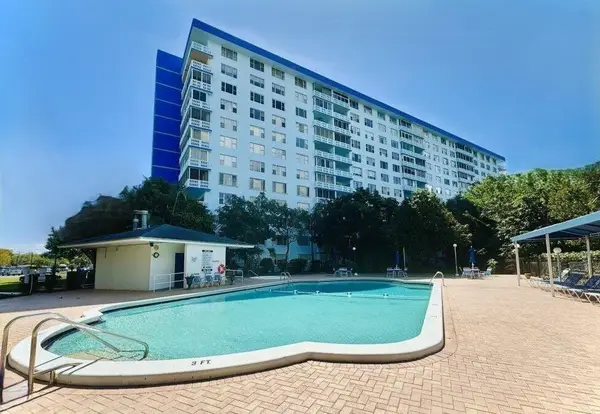 4001 Hillcrest Drive #407, Hollywood, FL 33021