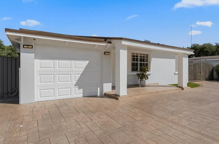 31 Miami Gardens Road, West Park, FL 33023 - #2