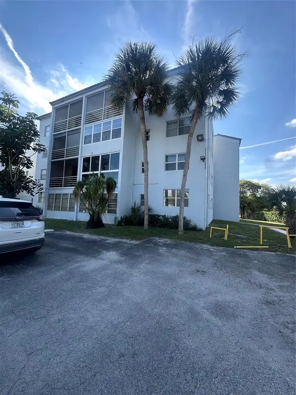 2800 Somerset Drive #J107, Lauderdale Lakes, FL 33311
