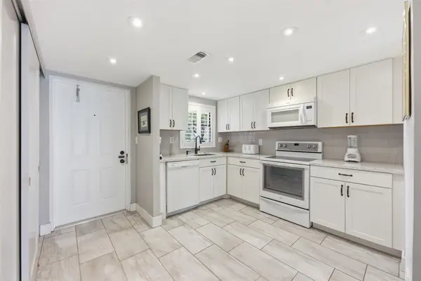 9460 Sunrise Lakes Boulevard #112, Sunrise, FL 33322