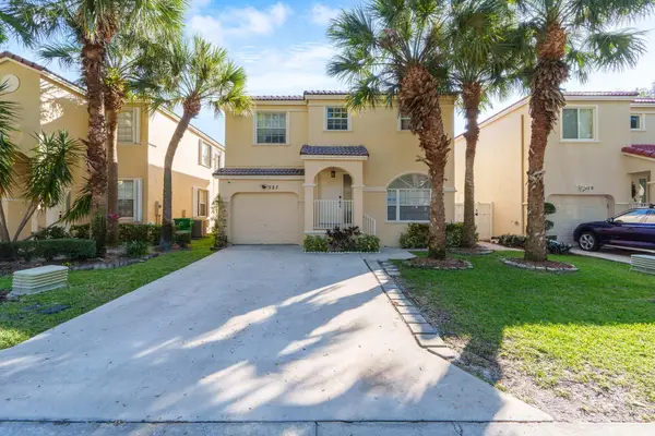 527 NW 87th Lane, Coral Springs, FL 33071