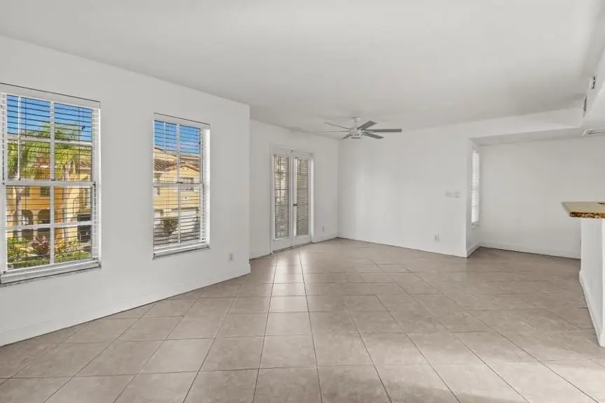 1040 Lake Shore Drive #206, West Palm Beach, FL 33403 - #3