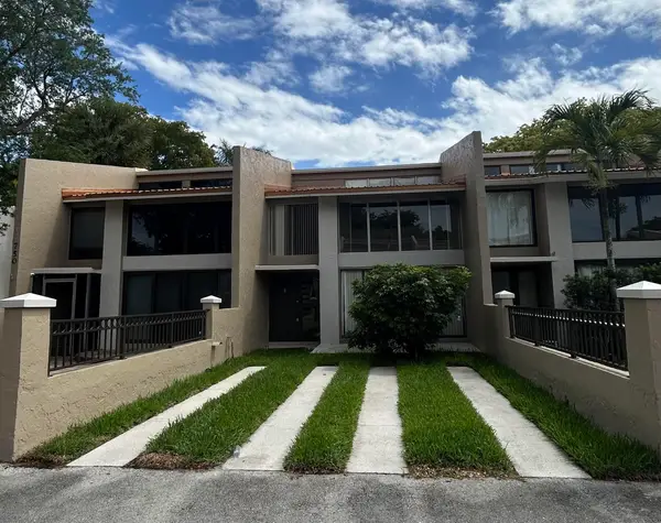 750 E Coco Plum Circle #2, Plantation, FL 33324