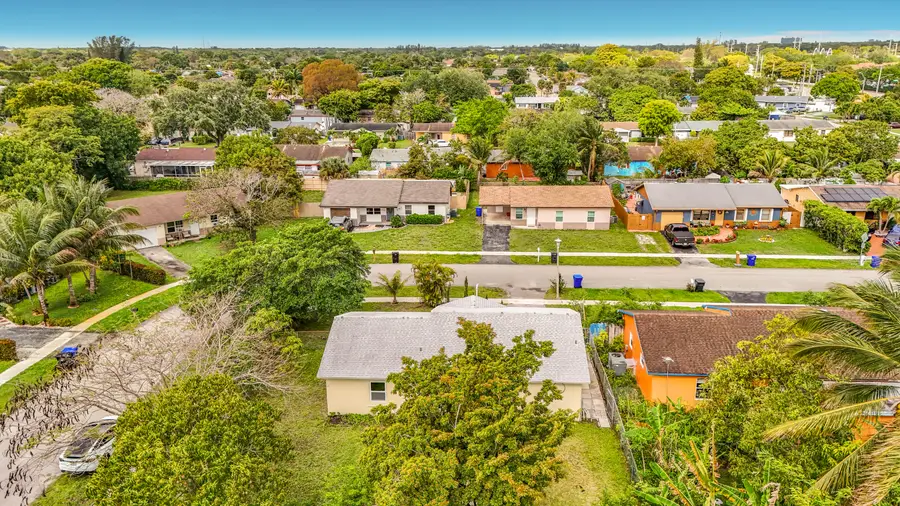 311 SW 79th Terrace, North Lauderdale, FL 33068 - #2