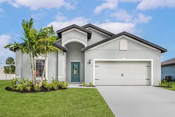 3573 SW Pumpkin Street, Port St Lucie, FL 34953