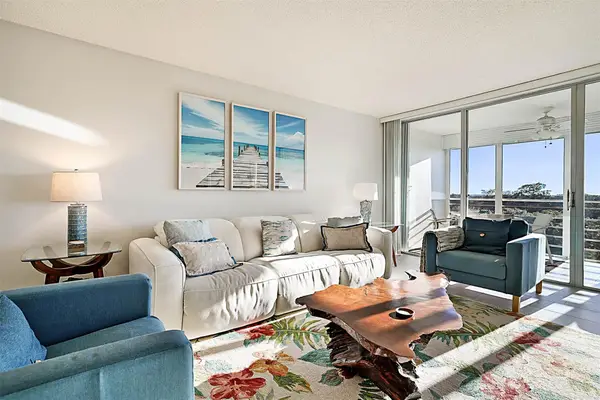 575 Oaks Lane #703, Pompano Beach, FL 33069