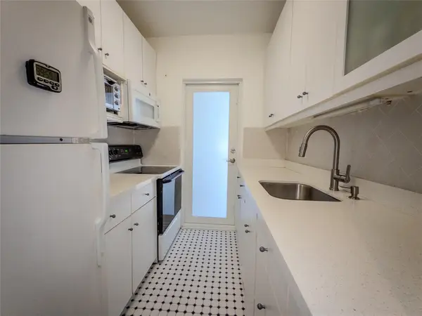 2430 NE 135th Street #302, North Miami, FL 33181