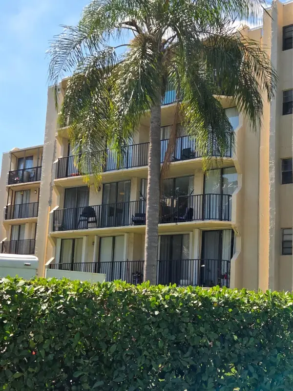 3500 Blue Lake Drive #304, Pompano Beach, FL 33064
