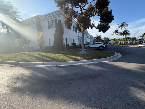 140 Cypress Club Drive #422, Pompano Beach, FL 33060