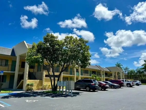 1830 W Meadows Circle #1830, Boynton Beach, FL 33436