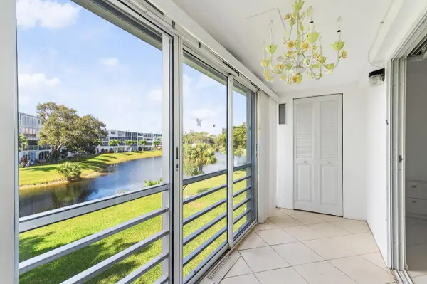97 Oakridge H #97, Deerfield Beach, FL 33442