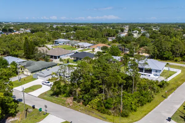 5489 NW Brent Court, Port St Lucie, FL 34986