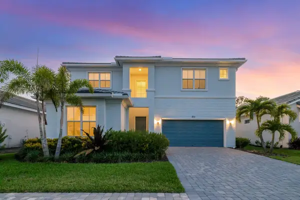 211 SE Calmo Circle, Port St Lucie, FL 34984