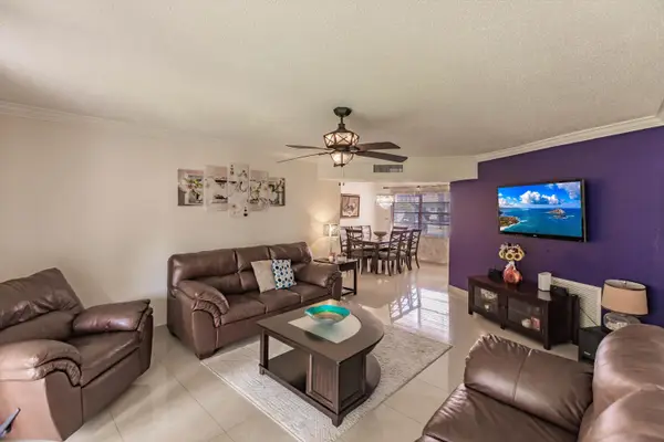 4270 NW 40th Street #105, Lauderdale Lakes, FL 33319