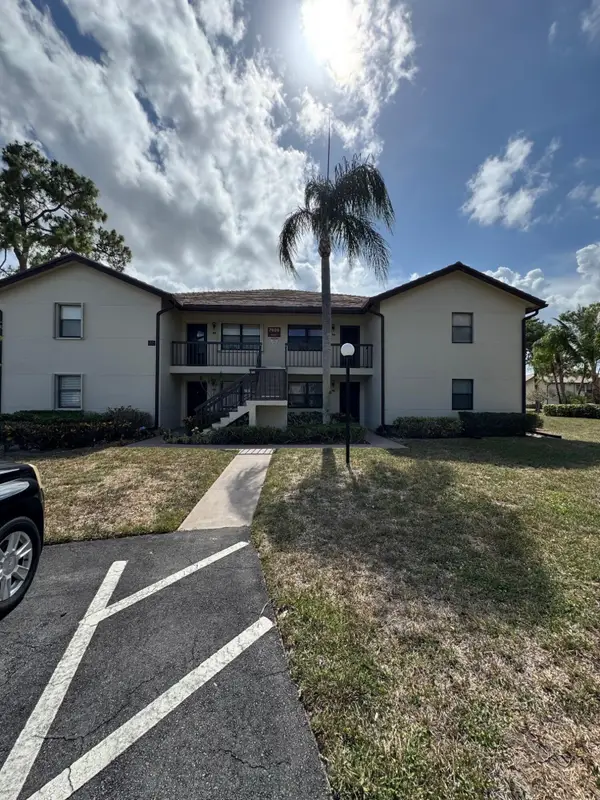 7626 Tahiti Lane #204, Lake Worth, FL 33467