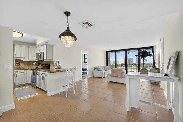 336 Golfview Road #905, North Palm Beach, FL 33408