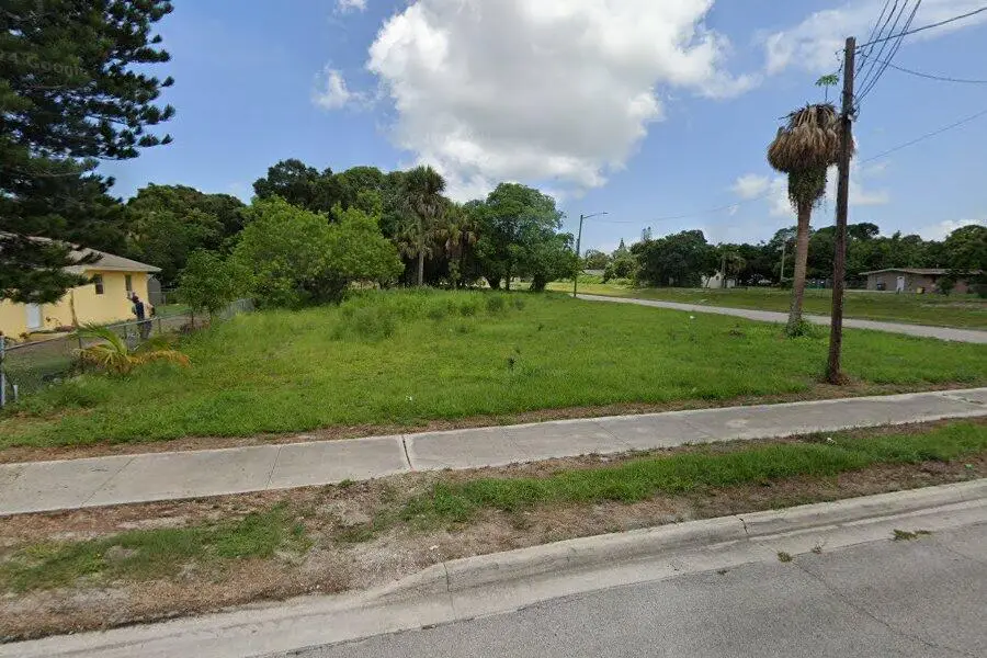 414 N 21st Street, Fort Pierce, FL 34950 - #1