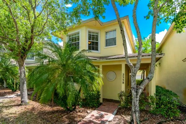 2558 SE Pineland Drive, Port St Lucie, FL 34952