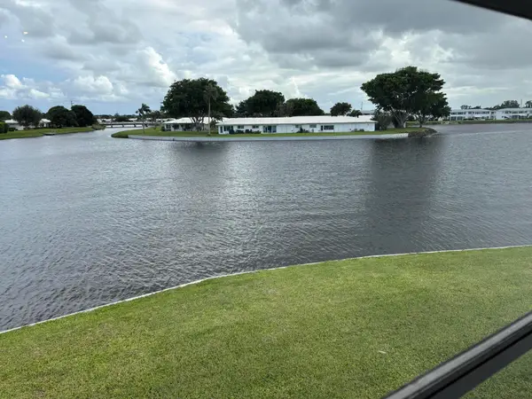 1112 Lake Terrace #207, Boynton Beach, FL 33426