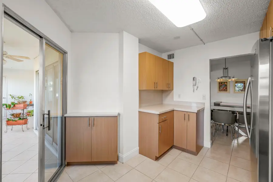 3871 Via Poinciana #104, Lake Worth, FL 33467 - #3