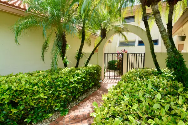 8336 Waterline Drive #201, Boynton Beach, FL 33472