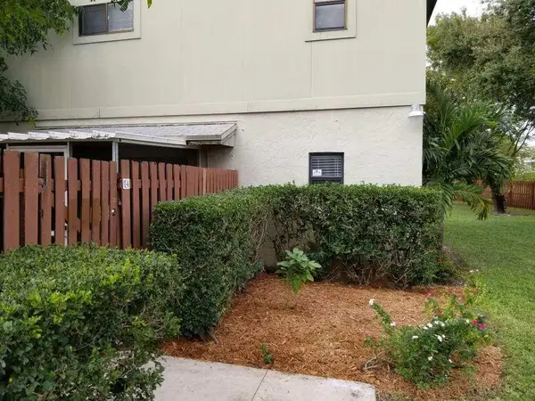 10 Crossings Circle #A, Boynton Beach, FL 33435
