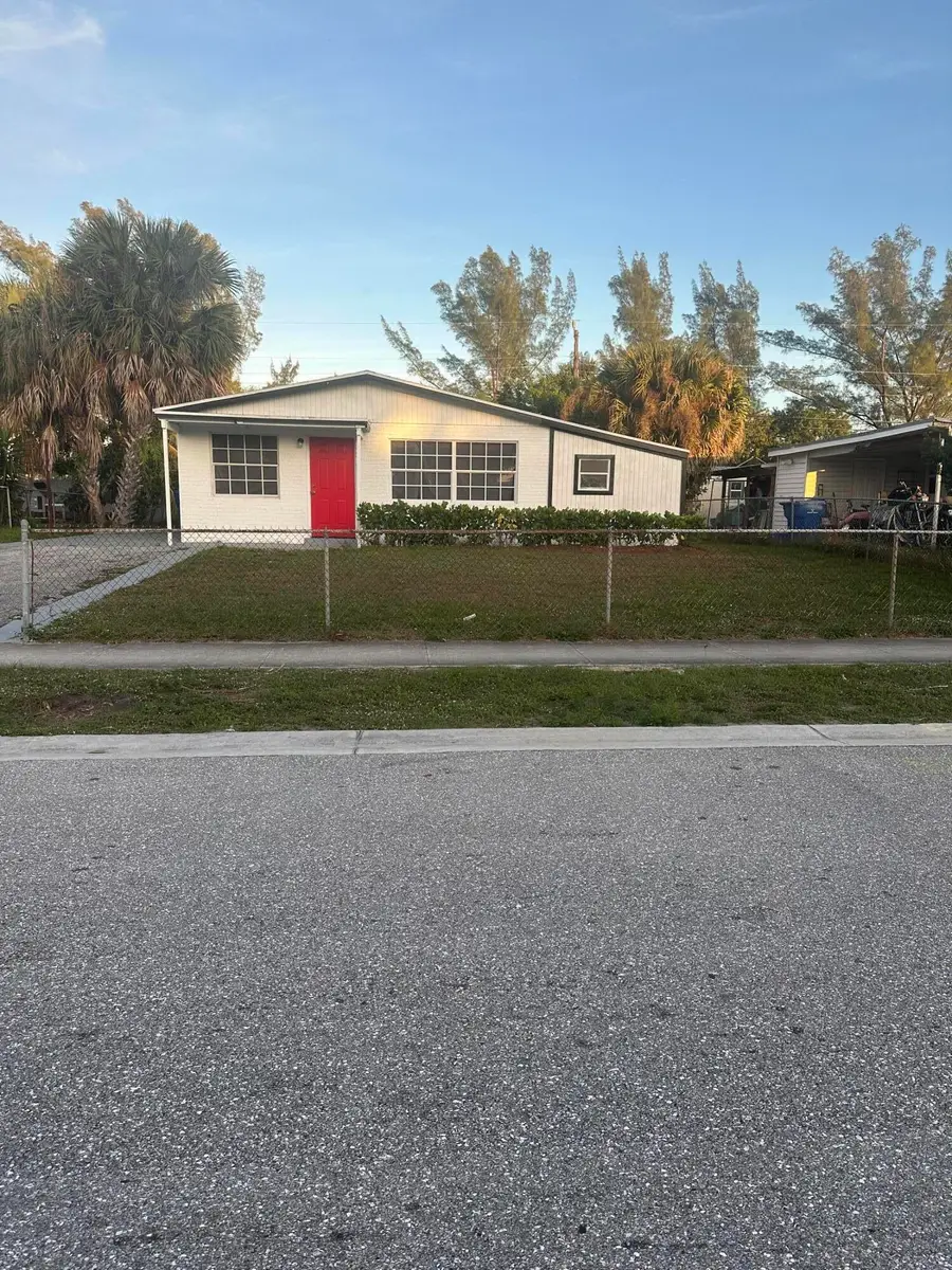 1210 Avenue R, Riviera Beach, FL 33404 - #2