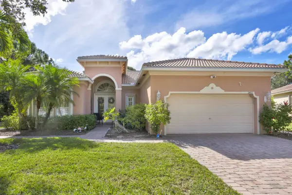 5411 Place Lake Drive, Fort Pierce, FL 34951