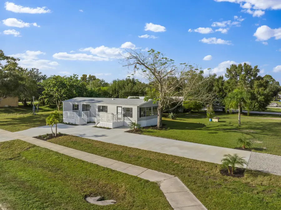218 S Maple St, Fellsmere, FL 32948 - #2