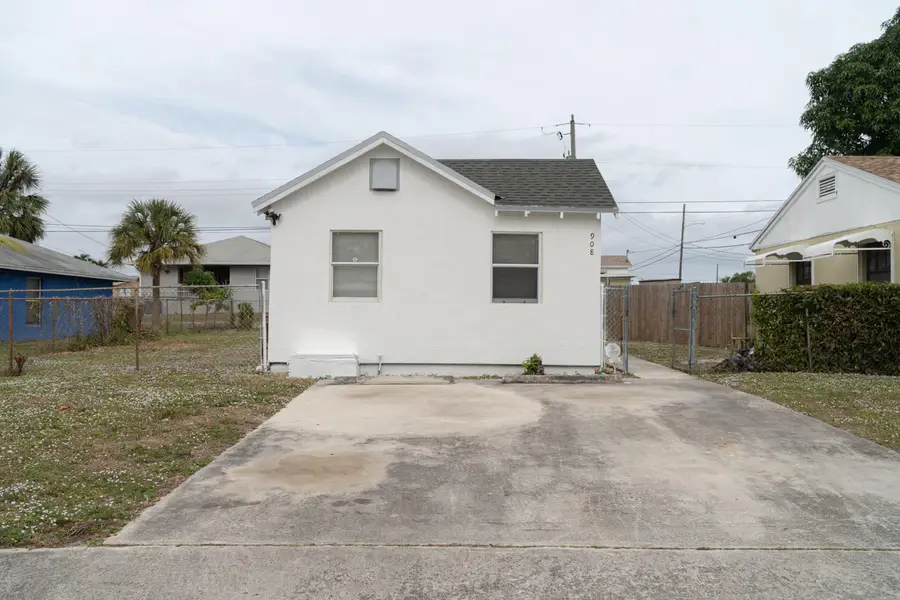 908 W 5th Street, Riviera Beach, FL 33404 - #3