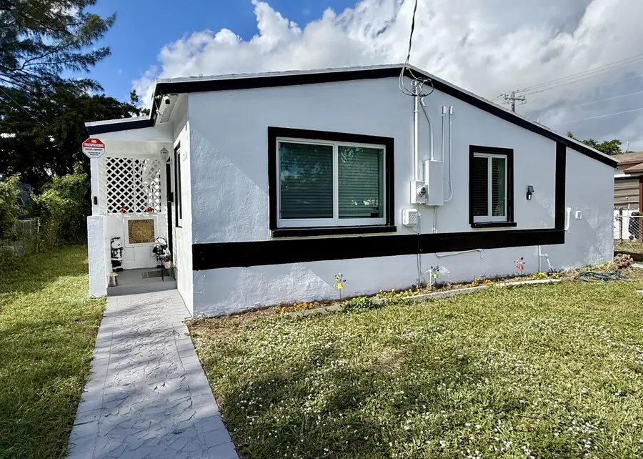 5909 Pinewood Avenue, West Palm Beach, FL 33407 - #2