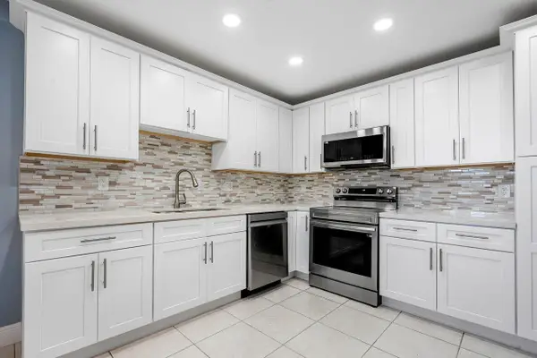 1740 NW 19th Terrace #204, Delray Beach, FL 33445