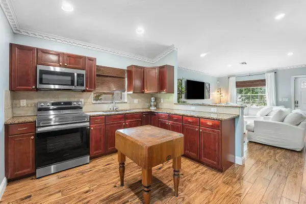 5418 Club Circle, Haverhill, FL 33415