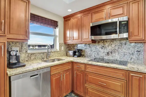 806 SE 7th Street #403, Deerfield Beach, FL 33441
