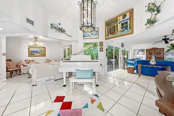 800 Lagoon Lane, Lantana, FL 33462