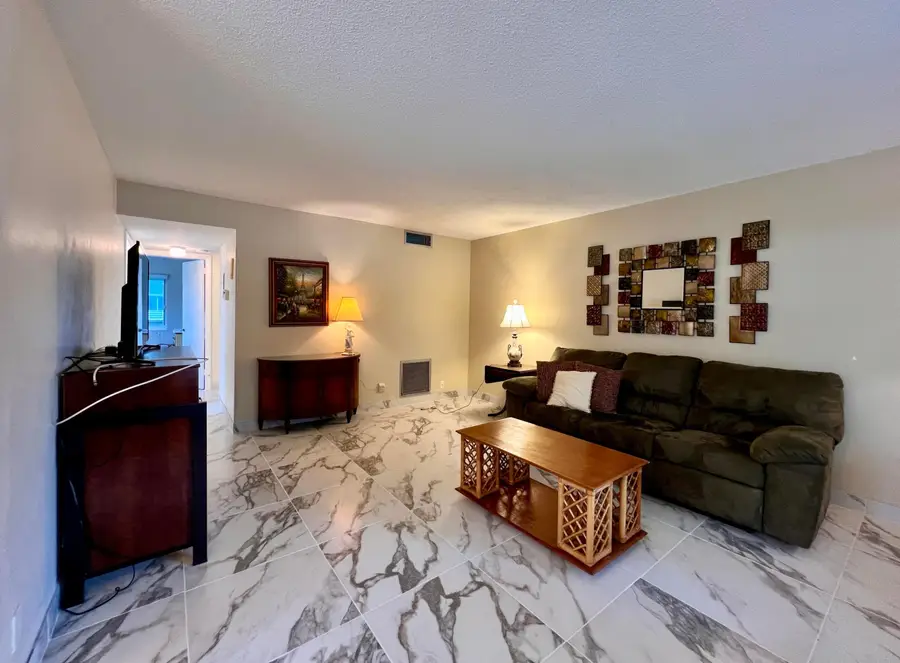 14 Bedford A, West Palm Beach, FL 33417 - #2