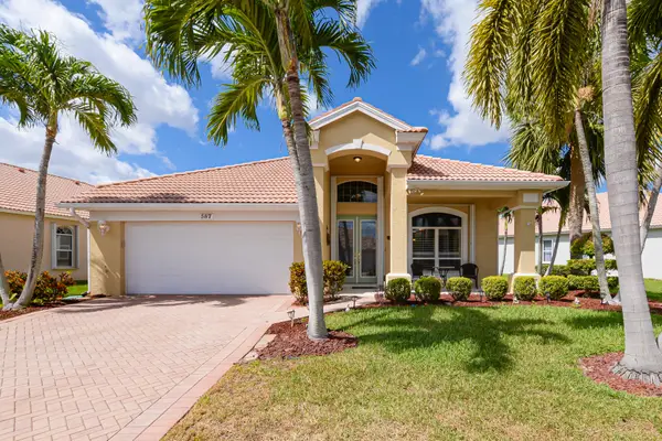 587 NW Lambrusco Drive, Port St Lucie, FL 34986
