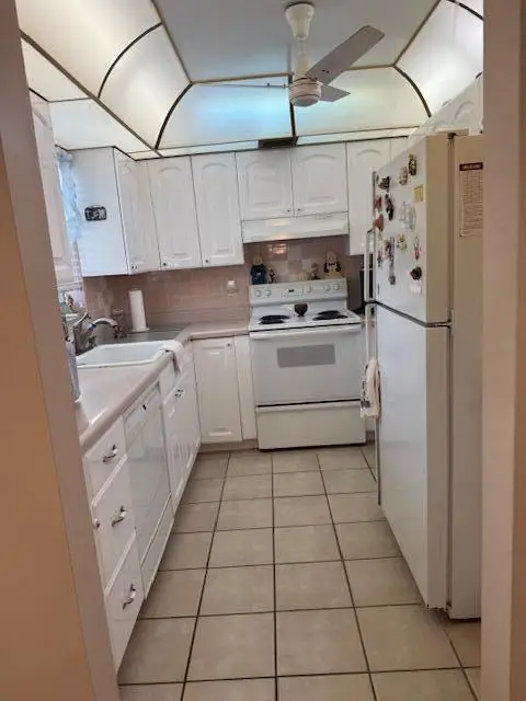 725 Lori Drive #313, Palm Springs, FL 33461
