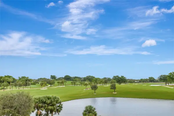 1900 Consulate Place #206, West Palm Beach, FL 33401