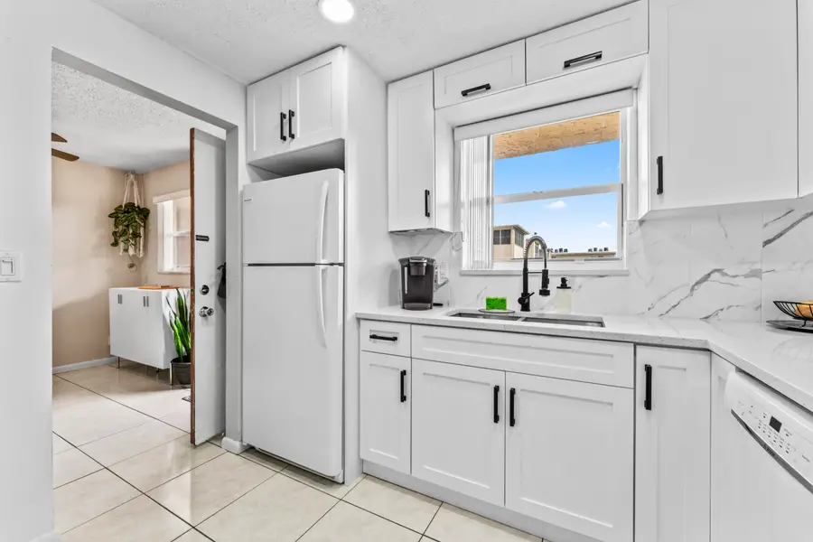 225 Bonnie Boulevard #302, Palm Springs, FL 33461 - #2