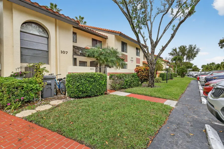 10215 N Circle Lake Drive #101, Boynton Beach, FL 33437 - #2