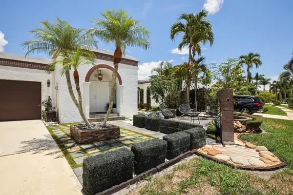 6590 Fountains Circle, Lake Worth, FL 33467