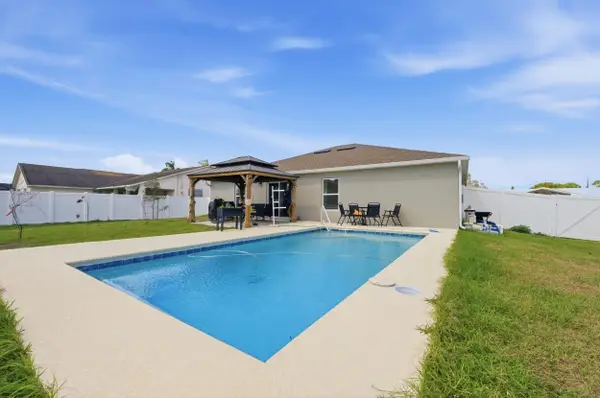 684 SE Crescent Avenue, Port St Lucie, FL 34984
