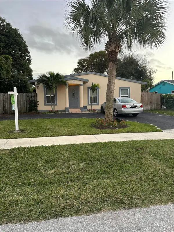 124 SW 10th Avenue, Boynton Beach, FL 33435