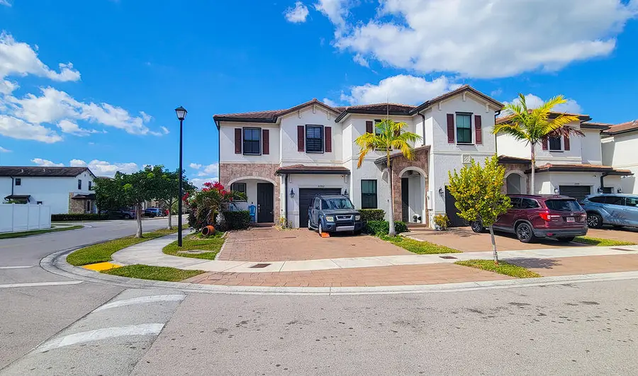 10902 W 33rd Way, Hialeah, FL 33018 - #2