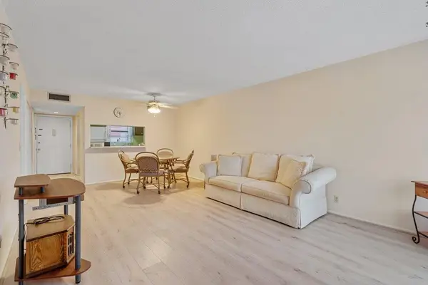12026 Greenway Circle S #202, Royal Palm Beach, FL 33411