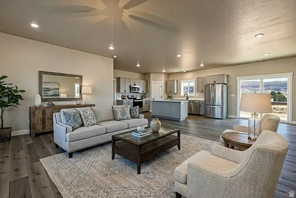 1140 S Independence Way, Big Water, UT 84741