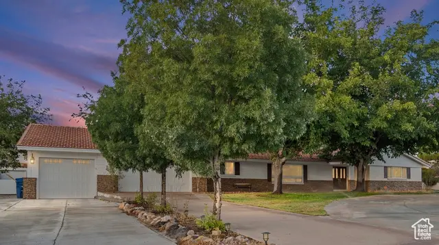 416 Damascus Dr, Bloomington, UT 84790 - Image #3