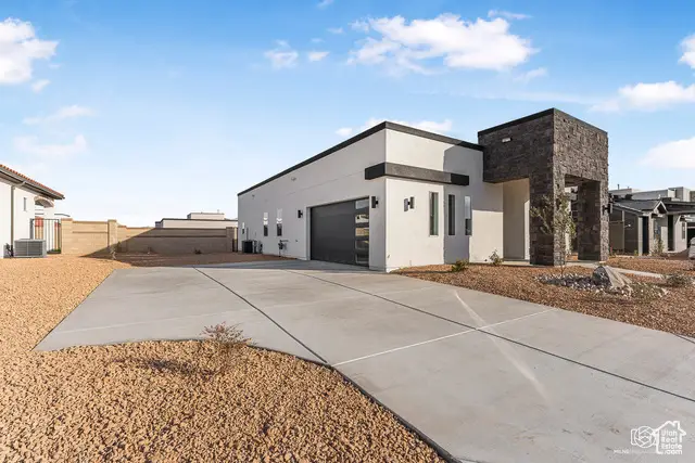 486 W Green Mountain Dr, Saint George, UT 84790 - #2